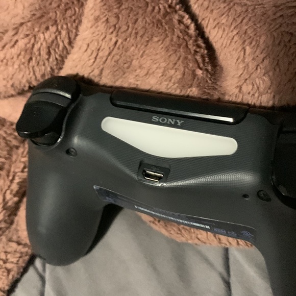PS4 controller - Picture 4 of 4